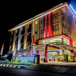 Grand Parama Hotel